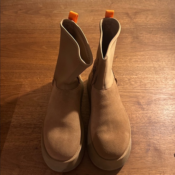 UGG Dipper Boots - Picture 3 of 7
